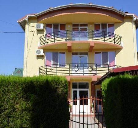 קוסטינסטי Hotel Talisman מראה חיצוני תמונה