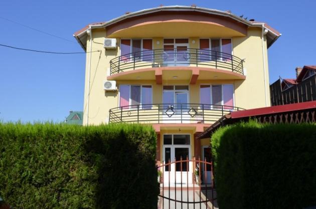 קוסטינסטי Hotel Talisman מראה חיצוני תמונה