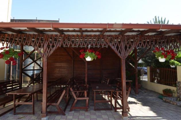 קוסטינסטי Hotel Talisman מראה חיצוני תמונה