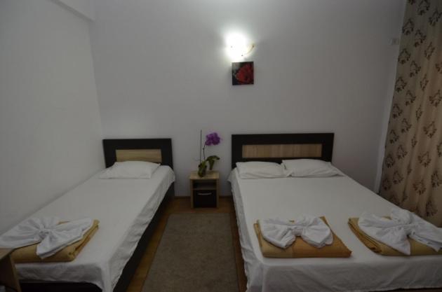 קוסטינסטי Hotel Talisman מראה חיצוני תמונה