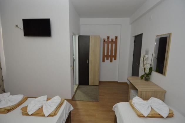 קוסטינסטי Hotel Talisman מראה חיצוני תמונה