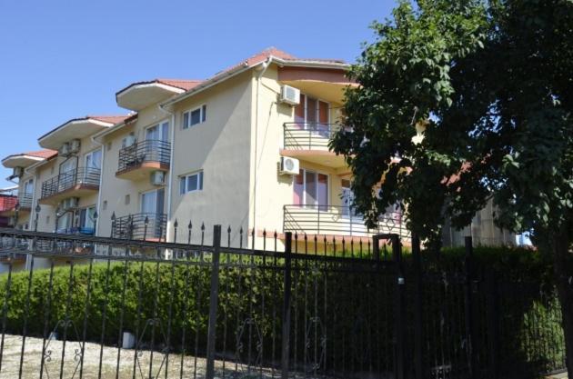 קוסטינסטי Hotel Talisman מראה חיצוני תמונה