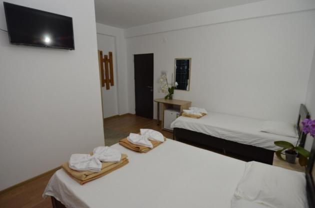קוסטינסטי Hotel Talisman מראה חיצוני תמונה