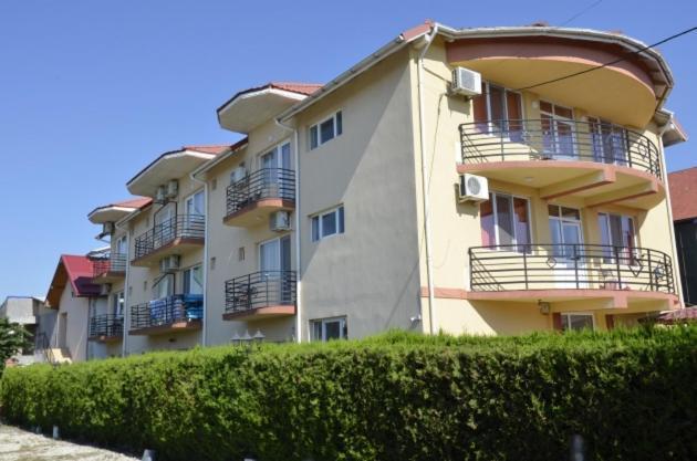 קוסטינסטי Hotel Talisman מראה חיצוני תמונה